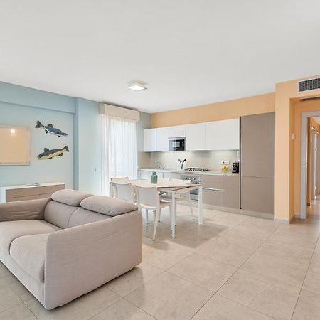 Levante Appartamento Di Pregio, Terrazza E Vista Panoramica Sul Mare E La Citta Виареджо Экстерьер фото